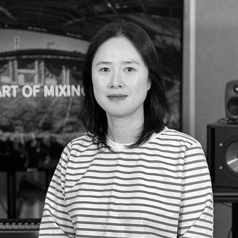 YUN MI LEE
